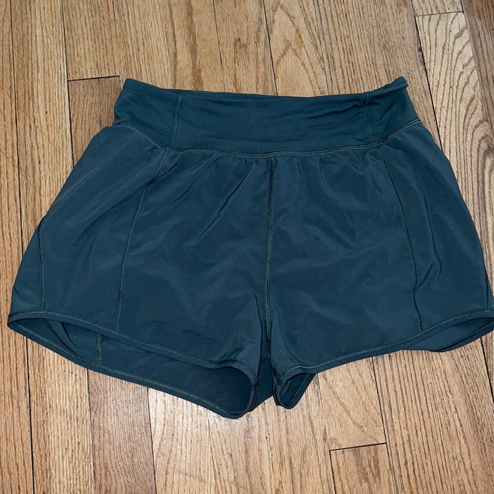 Lululemon Hotty Hot Low Rise Short 4” in Green